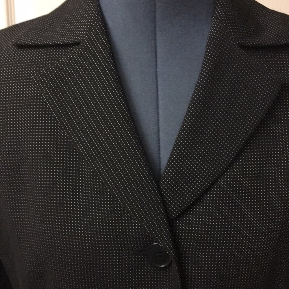 Blazer - Picture 3 of 6